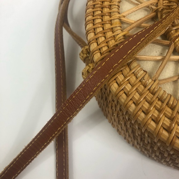 Round basket crossbody bag!! - Picture 5 of 7